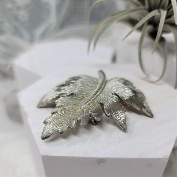 Vintage EMMONS Marked Brushed Silver Leaf Brooch - Picture 3 of 6